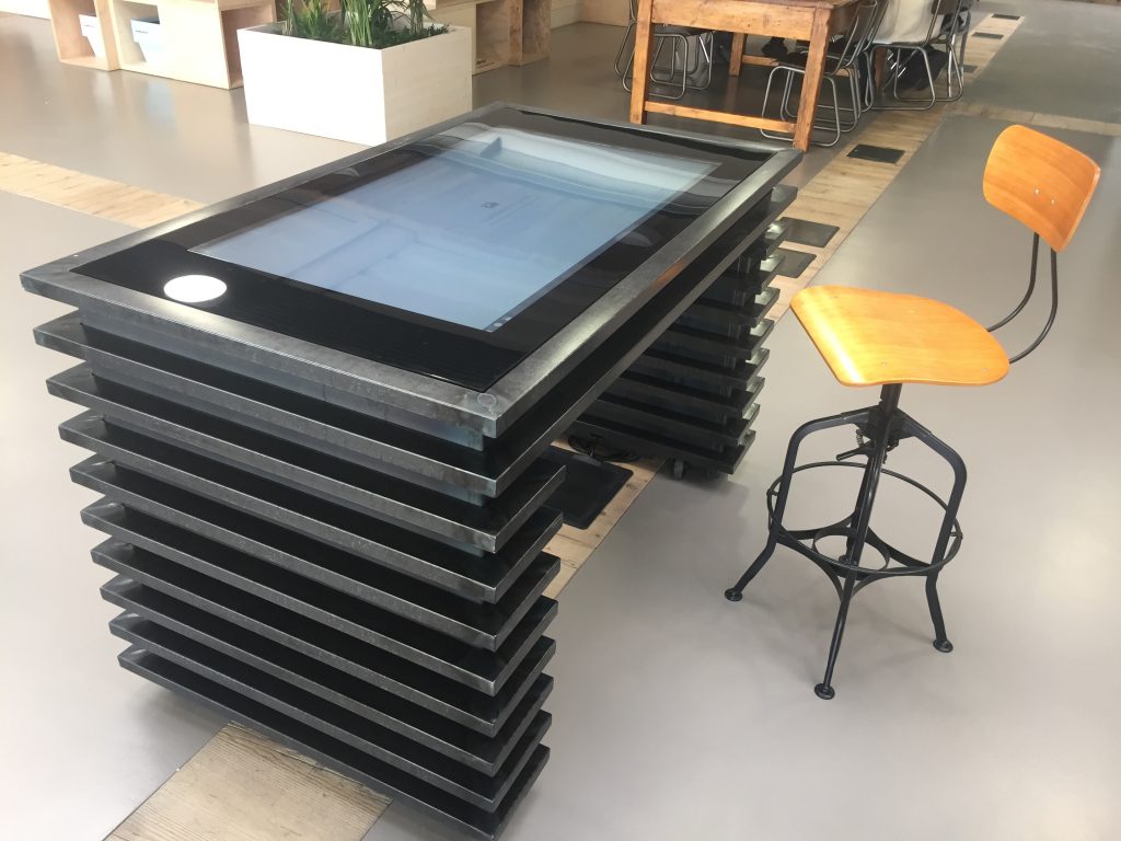 tavolo interattivo la marzocco tavolo interattivo dal design personalizzato di corepixx, presso lo Showroom la marzocco