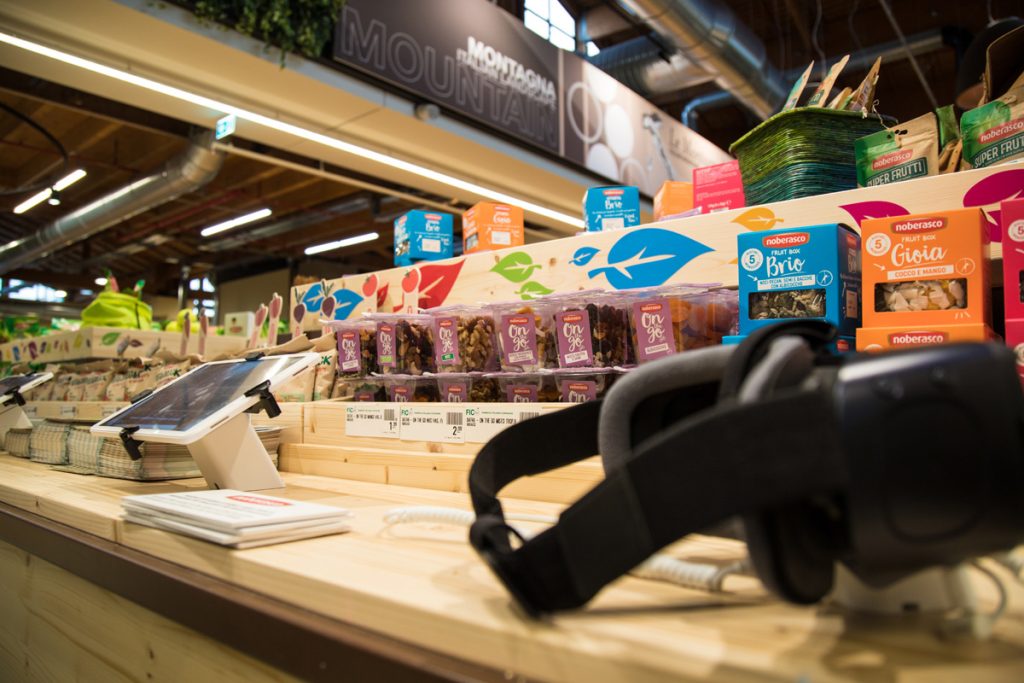 Noberasco.Fico (6) postazione tablet di corepixx per la realtà aumentata presso il punto vendita noberasco