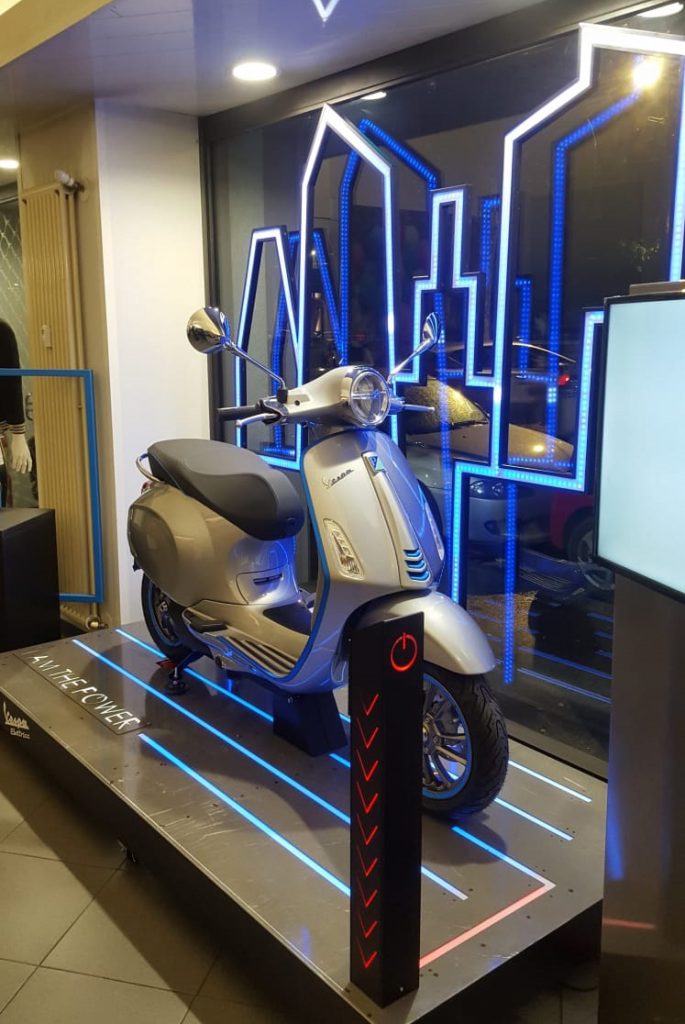 Vespa allestimento vetrina allestimento vetrina vespa elettrica di corepixx