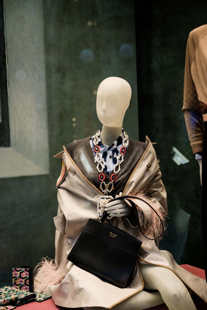 prada manichino manichino della vetrina di prada